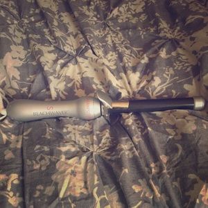 Beachwaver curling iron